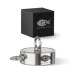 Produktfotos des doppelseitigen Bulldog 800 Bergemagnets mit zwei Ösenschrauben und schwarzer Verpackung für Magnetfischen.