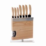 Magnetischer Messerblock aus Holz mit integriertem Messerschärfer und sieben Küchenmessern, elegante Produktfoto-Darstellung für die Küche.