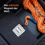 Detailfoto des Mega Cube Bergemagneten im Hartschalenkoffer mit MagShield-Schaumstoff und 10 mm Seil für professionelles Magnetfischen