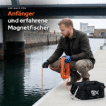 Lifestyle-Bild eines Hardcore Magnetfischen-Sets im Einsatz am Hafen, geeignet für Anfänger und erfahrene Magnetfischer mit Seil und Schutzhandschuhen