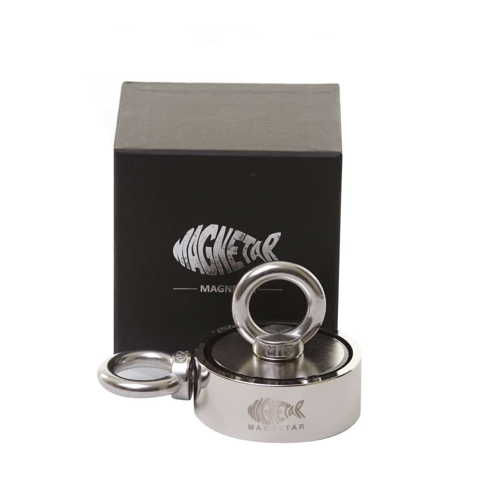 Runder doppelseitiger Neodym-Bergemagnet mit zwei Ösen, vor schwarzer Magnetar Box – stark und ideal zum Magnetfischen.