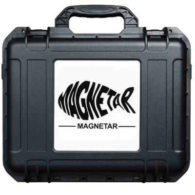 Magnetar Transportkoffer aus robustem Kunststoff mit Griff und Logo, wasserdicht und stoßfest für Magnetfischen-Zubehör.