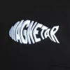 Dieses magnetische Angel-T-Shirt zeigt ein schönes 3D-Logo