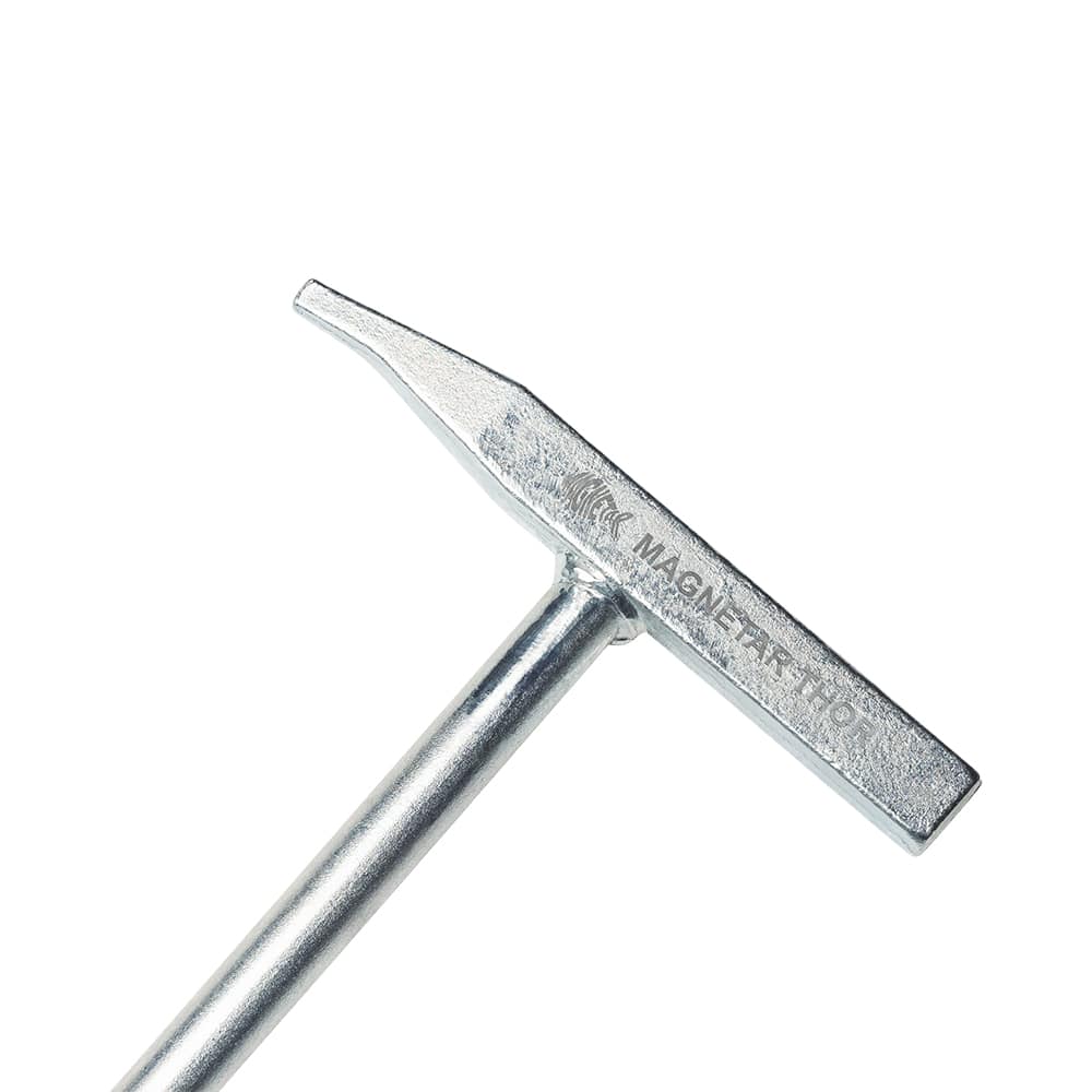 Detailfoto: Verzinkter Puthammer mit stabilem T-Griff, speziell zum Anheben und Öffnen von Kanal- und Schachtdeckeln.