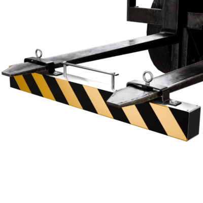 Produktfoto Magnetbesen für Gabelstapler mit schwarz-gelber Warnmarkierung zum Aufnehmen von Metallspänen, Nägeln und Eisenteilen auf Industrieflächen