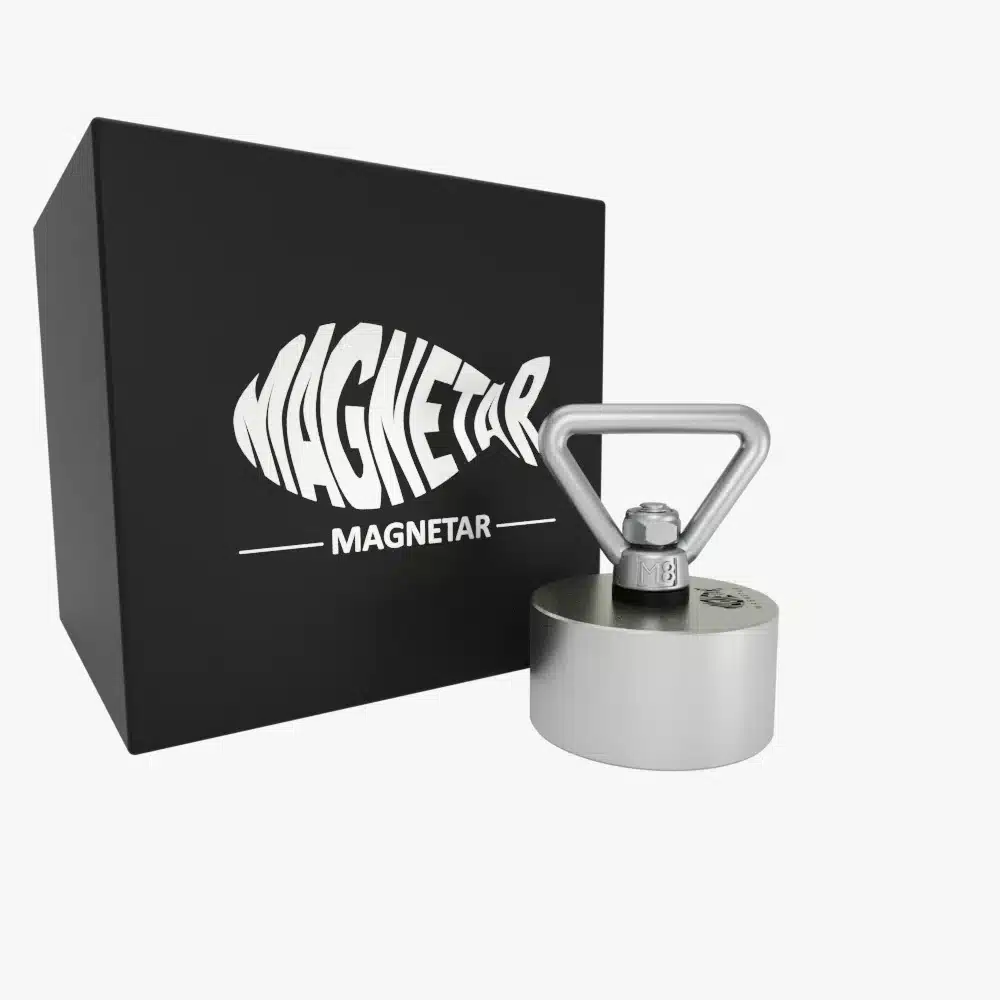 Produktfoto: Starker Neodym-Bergemagnet Hardcore mit Öse, geliefert in stilvoller Magnetar Geschenkbox, ideal für Magnetfischen und Bergungsarbeiten.